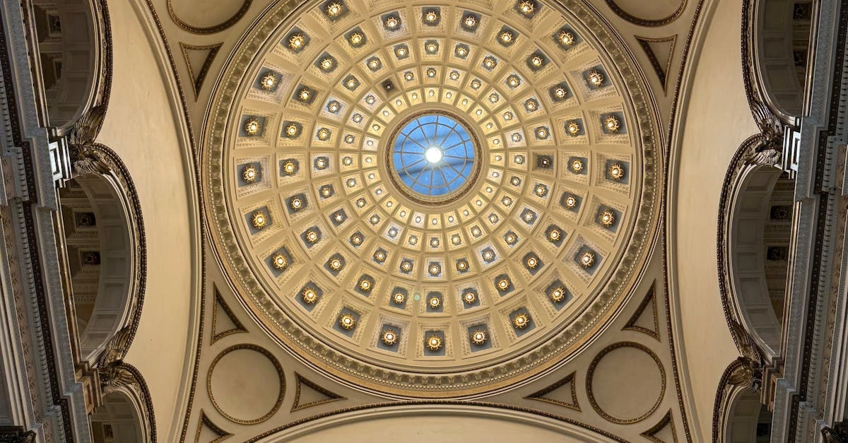 Прозрачность дизайна и стеклянная эстетика в виртуальных играх